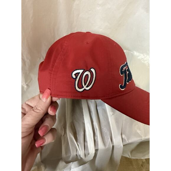 Red Titleist pro v1 fitted hat. OSFA - Picture 5 of 5